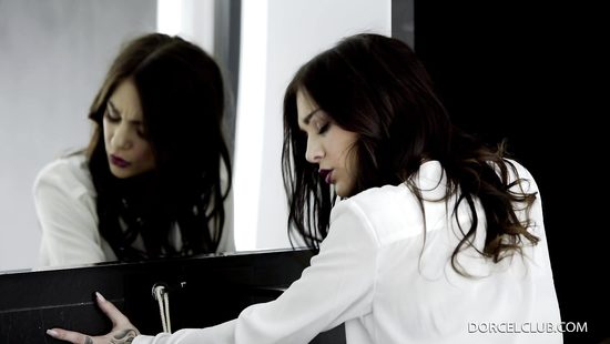 Teen slut pumps serious inches in her ass