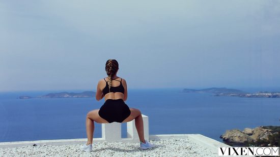 Dazzling blonde feels entire cock in her ass