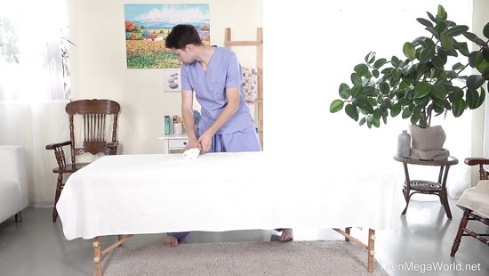 Masseur gives her the dick in multiple modes