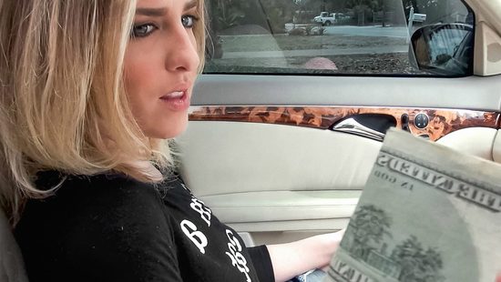 Amateur filmed in closeup when trying sex in the car