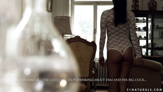 Sweetie loves the tasty dong in her cunt