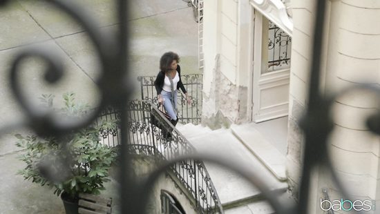 Ebony screams with big white in her fanny