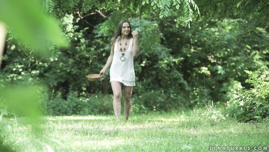 Dazzling teen gets her ass poped