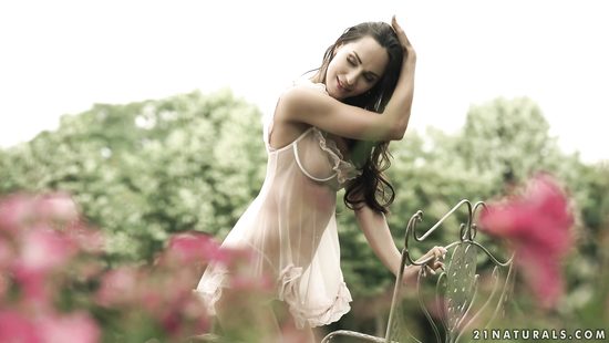 Merciless backyard anal for Lilu Moon