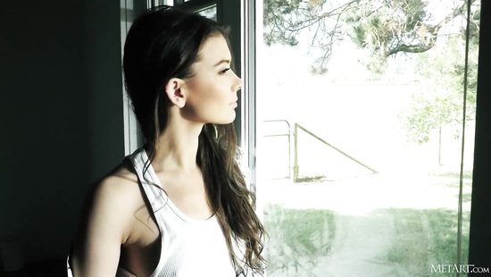 Murina Fae acts sensual in passionate solo