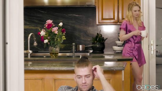 Boyfriend shows her the best inches