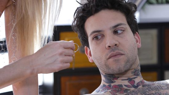 Excellent couch porn with the stepdaughter