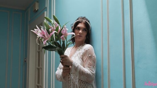 Make yourself happy with Aria