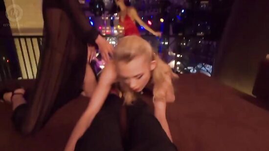 Вечеринка всех возможных слабостей человеческих и наслаждений.