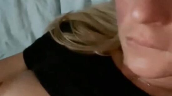 Красивая дрочка знакомой