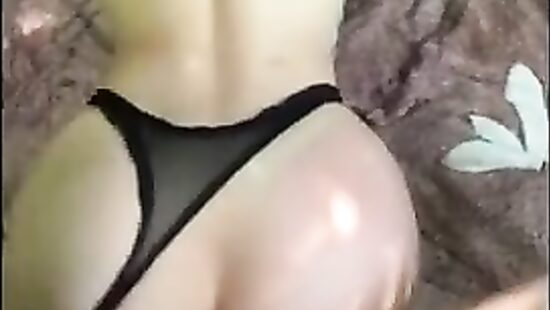 Секс в парке. В кустиках)