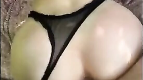 Секс в парке. В кустиках)