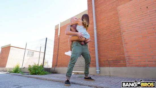 Juicy babe likes it rough