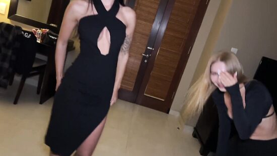 A gift blowjob in two mouths