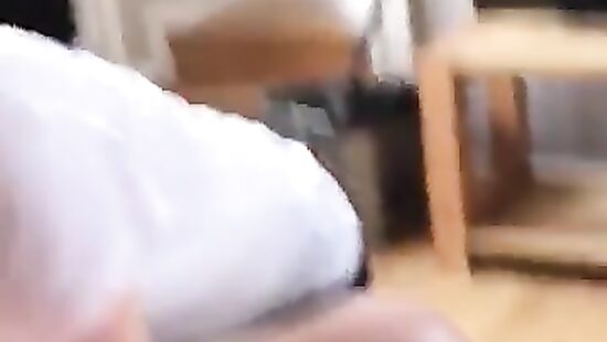 Дружаня накормил свою соседку.