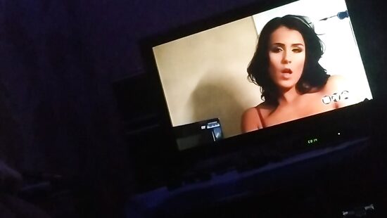 Моя романтик обстановка в спальне, телек показывает парнушку и ...