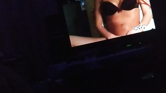 Моя романтик обстановка в спальне, телек показывает парнушку и ...