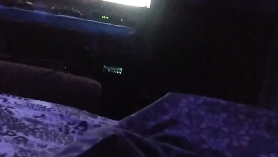 Моя романтик обстановка в спальне, телек показывает парнушку и ...