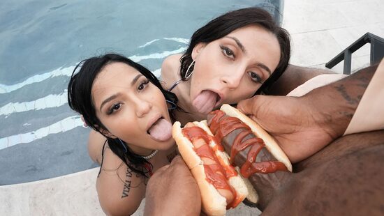 Hot dogs for real patriotic girls