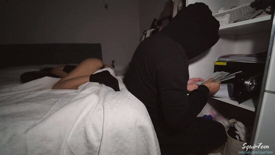 How did the juicy bitch get so much money?