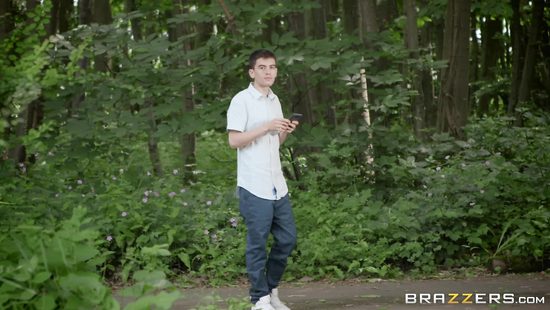 Outdoor sex into the woods with a thick MILF