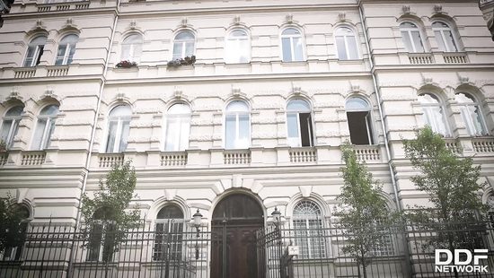 Brunette ebony DP fucked on cam