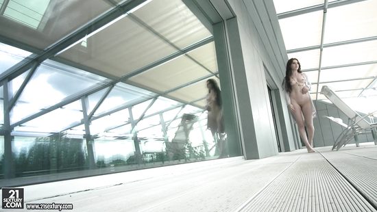 Screaming brunette feels it in the ass