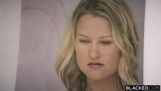 Marvelous nude porn with a curvy blonde