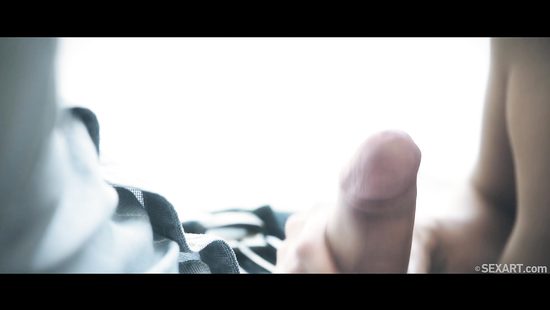 Brunette reaches the orgasm while getting licked