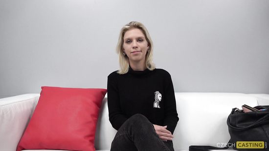 Amateur undresses during casting