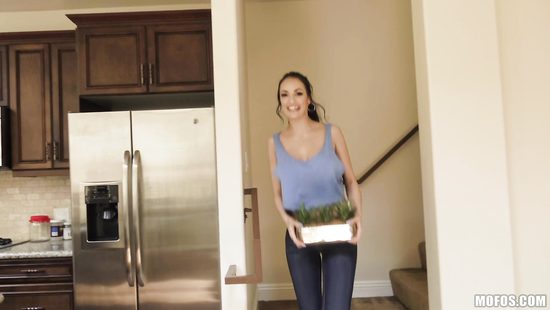 Sweet ass babe sucks it wet before fucking