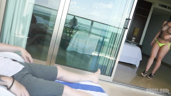 Webcam sex shows MILF riding fast