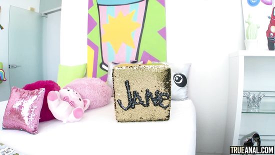 Anal for a curvy babe in heats