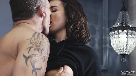 Topnotch girl makes her loving boyfriend achieve orgasm