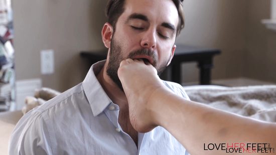 Thin hon feels it deep in both holes