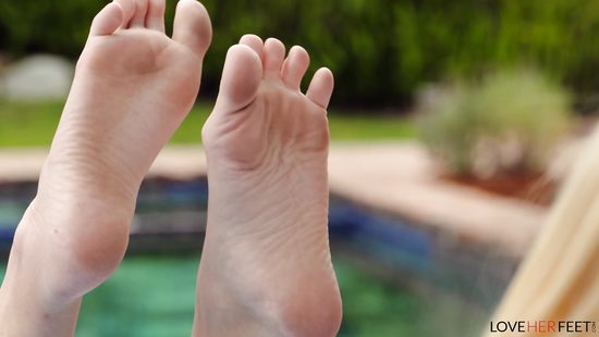 Outdoor POV foot fetish orgasms