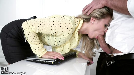 Fucking the hot MILF from the office