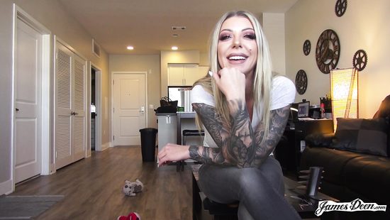 Dazzling blonde MILF grants guy top POV