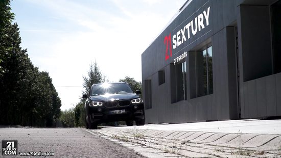 Foot fetish delight makes her feel great