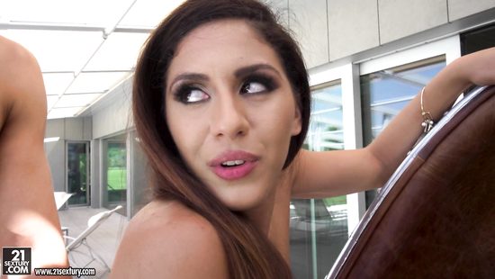 Foot fetish delight makes her feel great