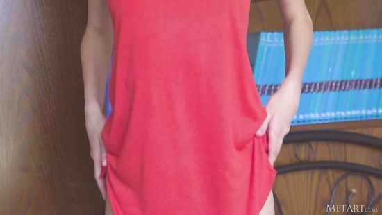 Stunning solo girl Cristin gets naked to pose on cam