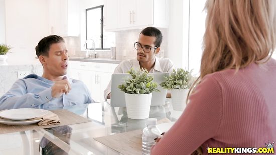 Petite hon handles cock in the morning