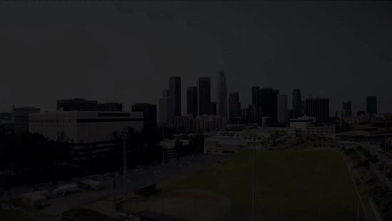 Nude babes share cock in flaming home threesome