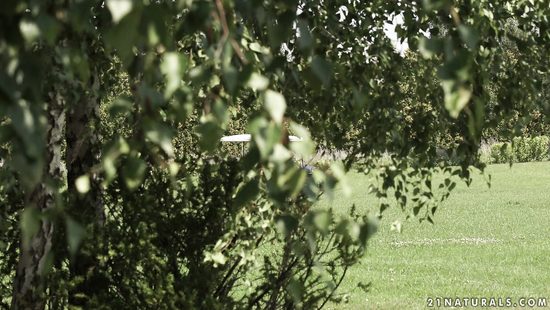 Outdoor anal makes petite blonde come twice