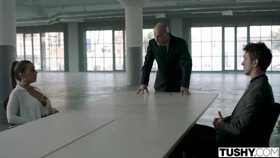 Naked women dazzle with beauty and style