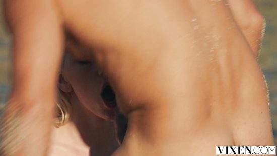 Outdoor sex by the sea with a random sailor