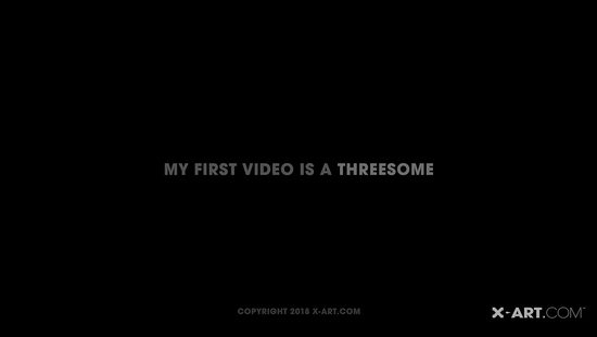 Smashing nude threesome sex for two blondes