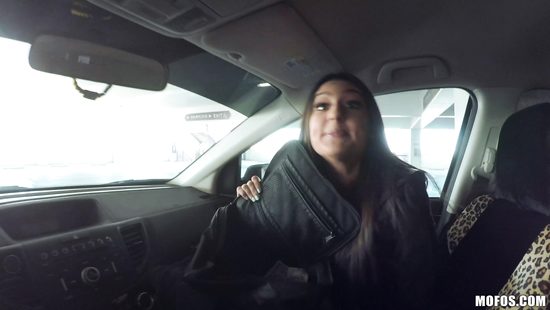 Teen slut works magic on cam