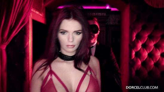 MILF plays submissive in kinky action