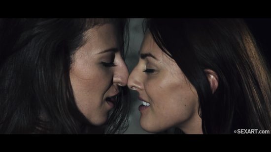 Midnight orgasms in mutual lezzie fetish